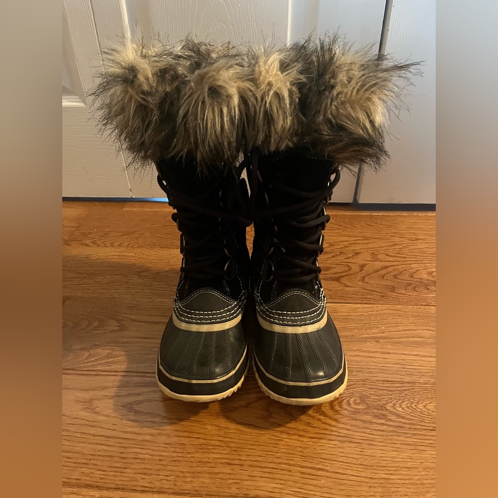 Woman’s Sorel Joan of Arctic winter boot size 5